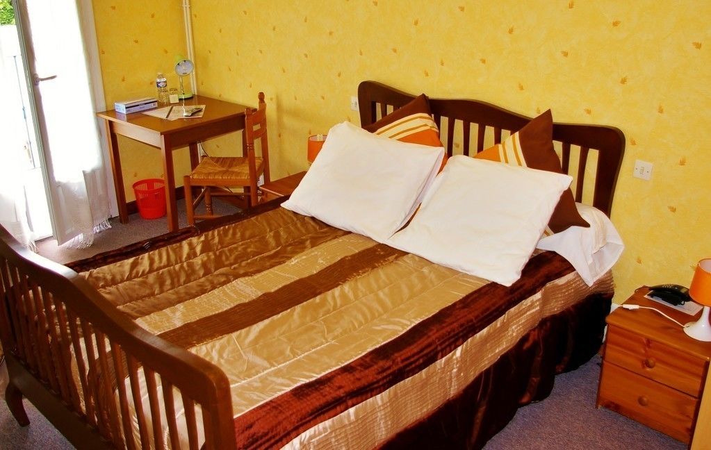 double room | individually decorated, desk, soundproofing, free cots/infant beds