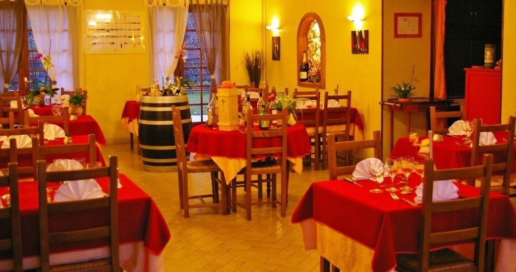 breakfast, lunch, dinner served; french cuisine, al fresco dining