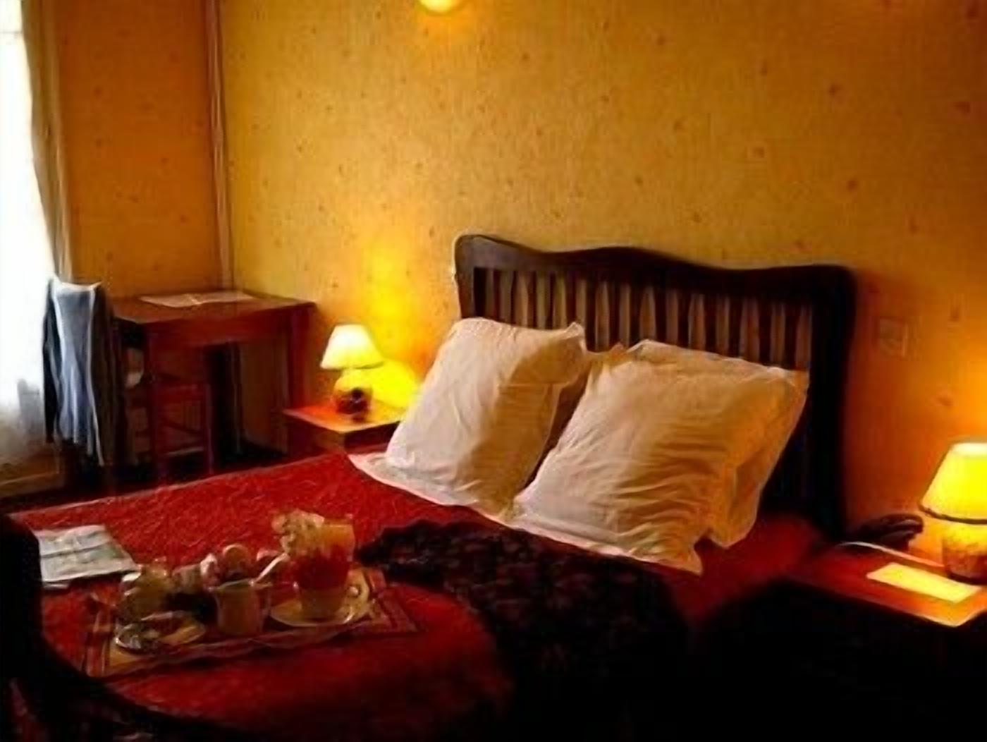 double room | individually decorated, desk, soundproofing, free cots/infant beds