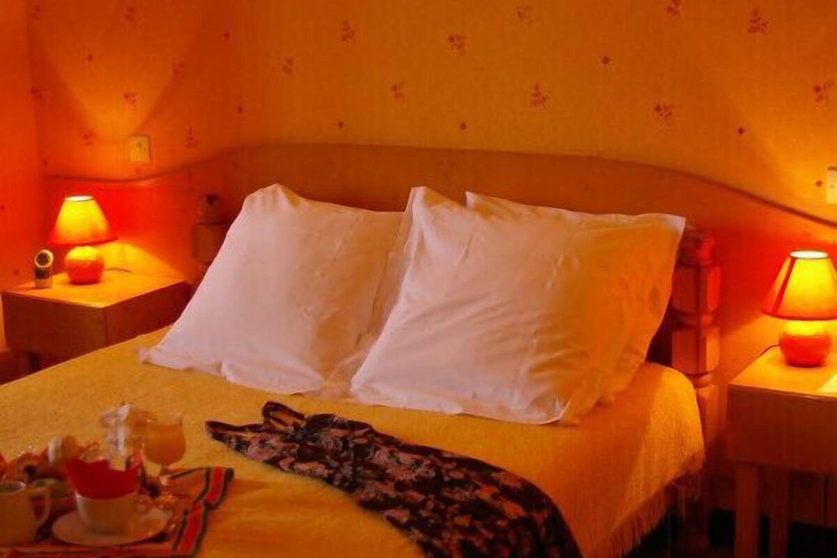 double room | individually decorated, desk, soundproofing, free cots/infant beds