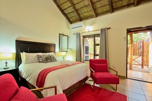 Luxury Stay Suite | Individually decorated, laptop workspace, iron/ironing board, bed sheets