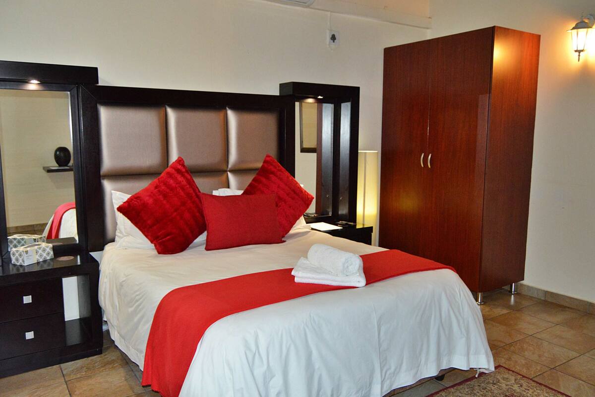 Deluxe Suite | Ruang kerja komputer riba, seterika/papan seterika 