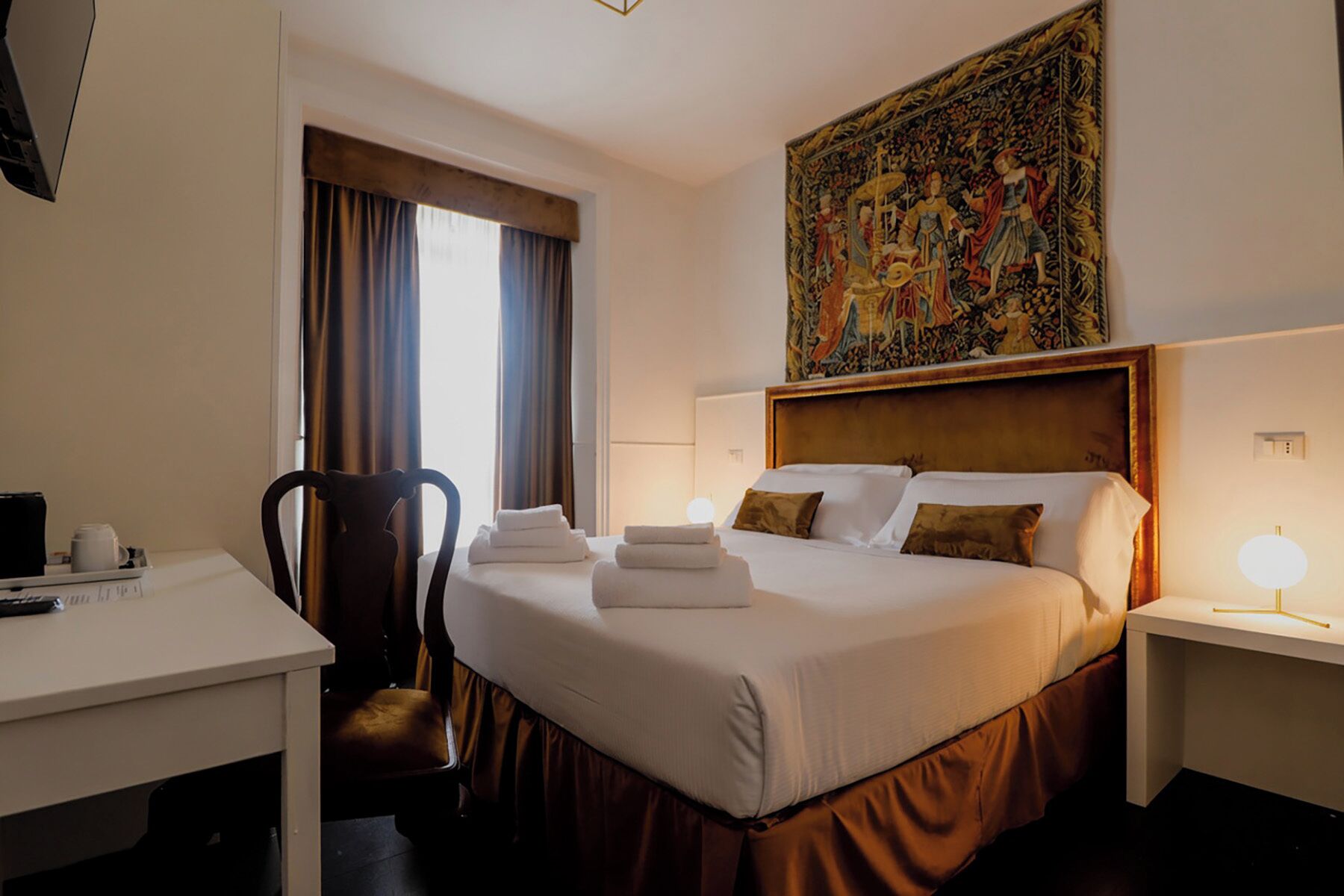 Chambre supérieure, vue sur la ville | Literie de qualité, minibar, coffre-fort, bureau