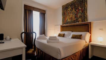 Chambre supérieure, vue sur la ville | Literie de qualité, minibar, coffre-fort, bureau