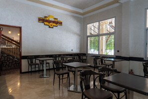 Breakfast served, Moroccan cuisine - Hotel Marmar (Ouarzazate)