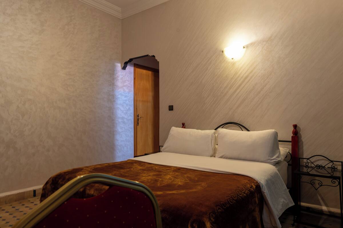 Premium bedding, in-room safe