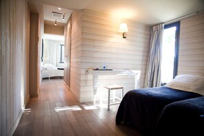 Desk, free cots/infant beds, rollaway beds, free WiFi