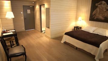 Desk, free cots/infant beds, rollaway beds, free WiFi