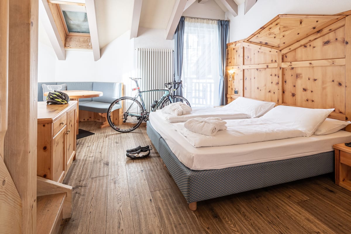 Suite Junior | Minibar, una cassaforte in camera, una scrivania, tende oscuranti