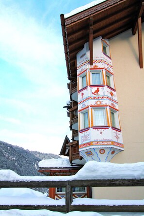 Exterior detail - Soreghes (Campitello di Fassa)