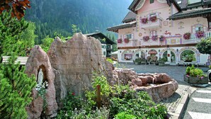 Front of property -  Hotel Gran Chalet Soreghes (Campitello di Fassa)