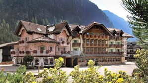 Front of property -  Hotel Gran Chalet Soreghes (Campitello di Fassa)