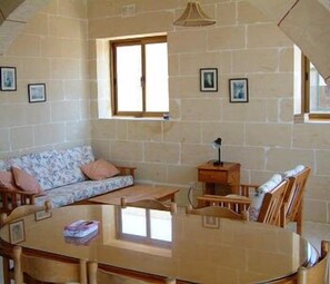 In-room dining - Villa Atlantis (Munxar)