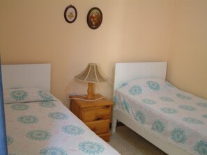 2 bedrooms, free cots/infant beds