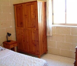 2 bedrooms, free cribs/infant beds