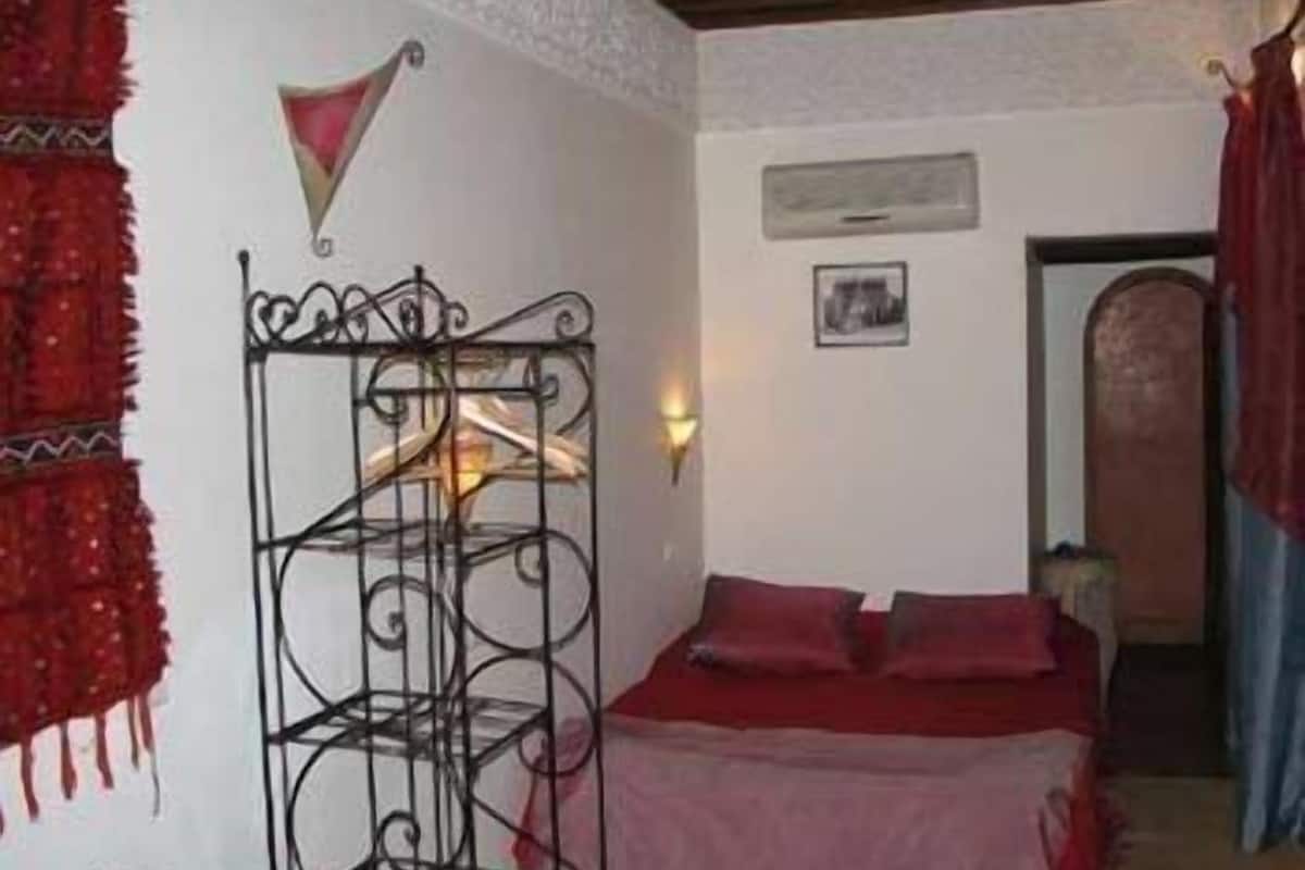 Double Room (Paprika)