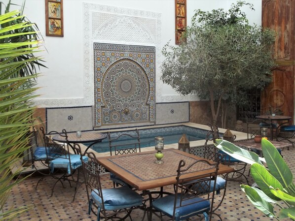 Outdoor pool - Riad Attarine (Fes)