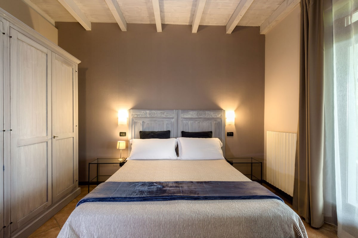 EXECUTIVE SUITE CON 2 CAMERE DA LETTO E SOGGIORNO | Lençóis italianos Frette, edredons de pluma, individualmente decorados