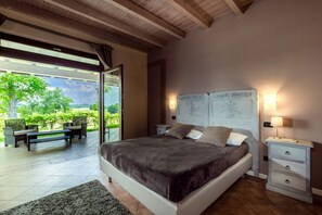 JUNIOR SUITE FAMILIARE CON 2 CAMERE DA LETTO | Italienske Frette-laken, dundyner og individuelt dekorert