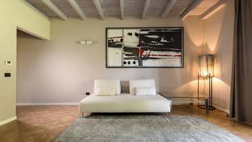 JUNIOR SUITE CHARME | Area soggiorno | TV a schermo piatto