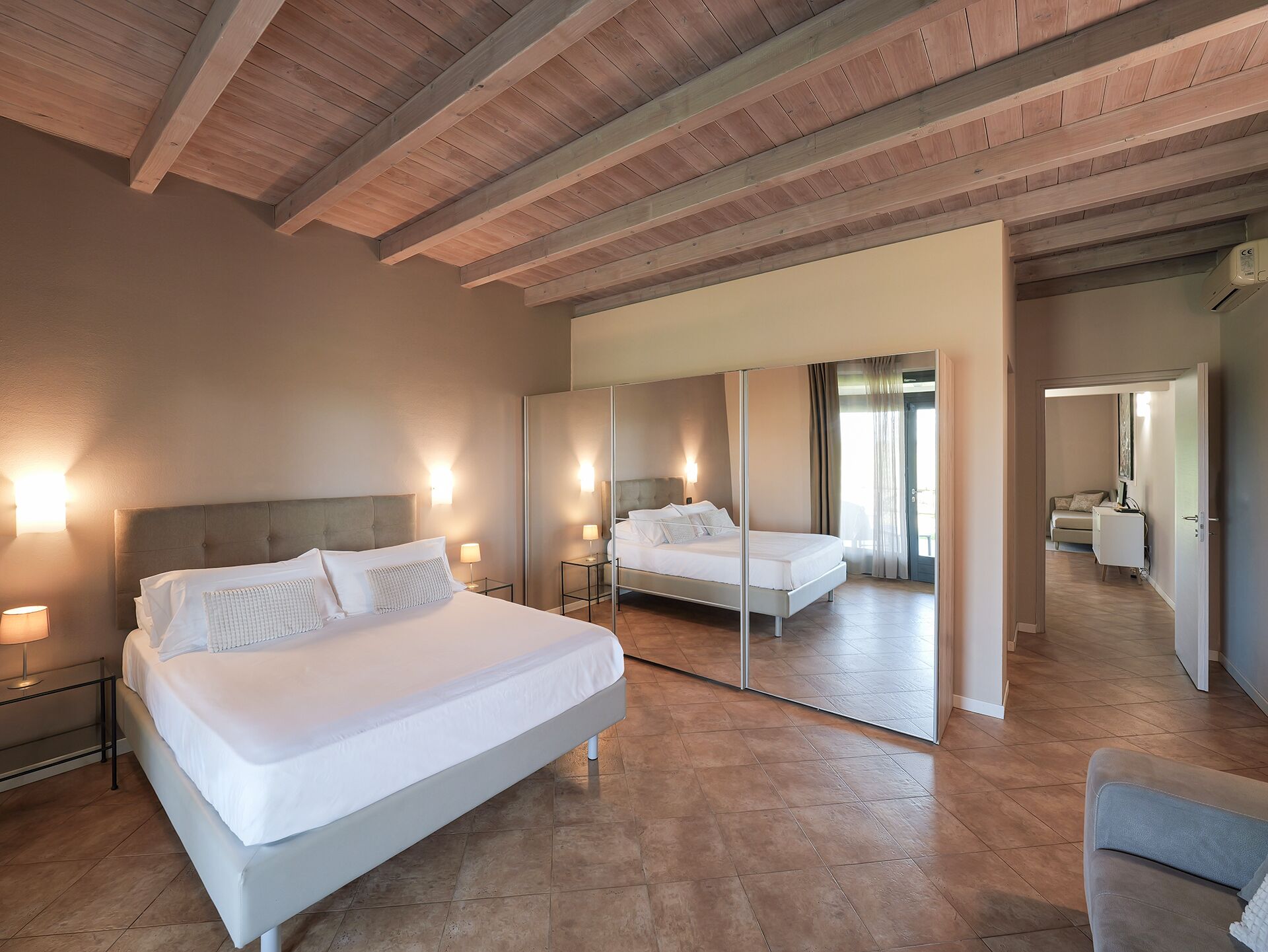 JUNIOR SUITE FAMILIARE CON 2 CAMERE DA LETTO | Italienska Frette-lakan, duntäcken och individuell inredning