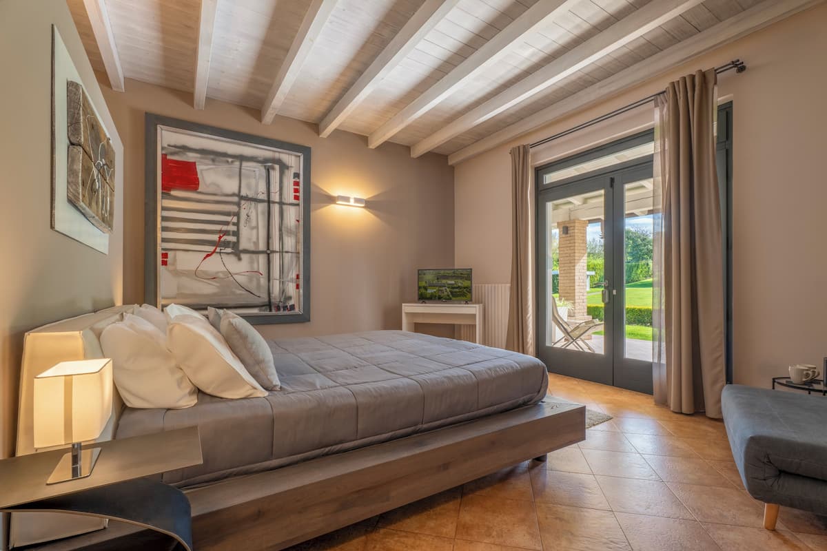 1 bedroom, Frette Italian sheets, down duvets, individually decorated