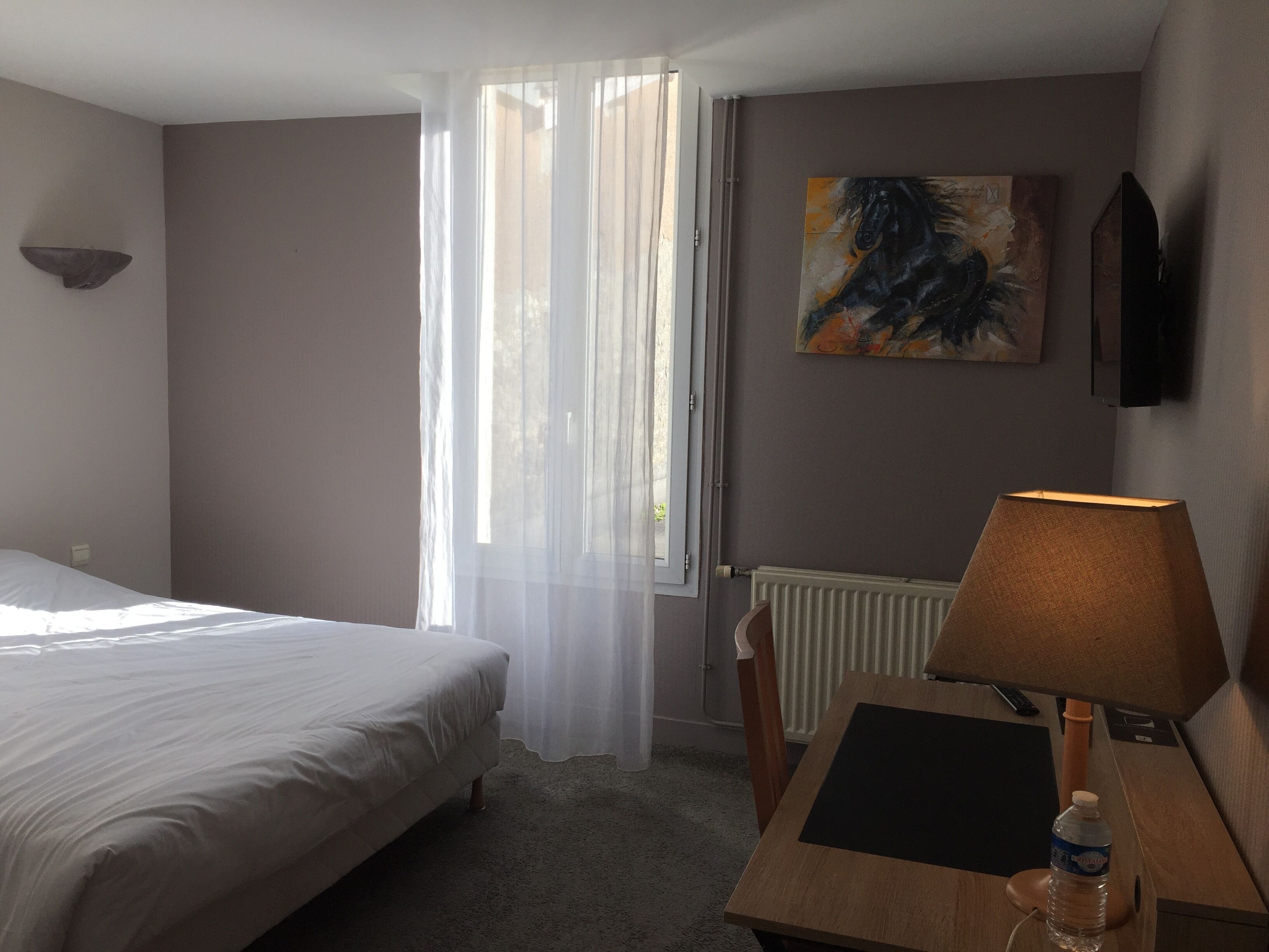 Desk, soundproofing, free WiFi, wheelchair access