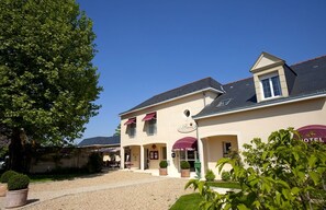 Front of property - Auberge Bienvenue (Doué-en-Anjou)