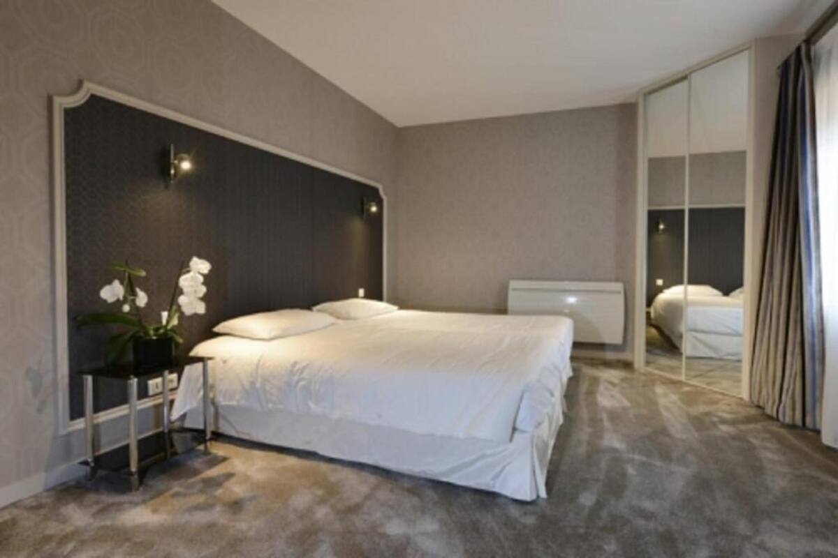 Comfort Double Room | In-room safe, desk, soundproofing, iron/ironing board