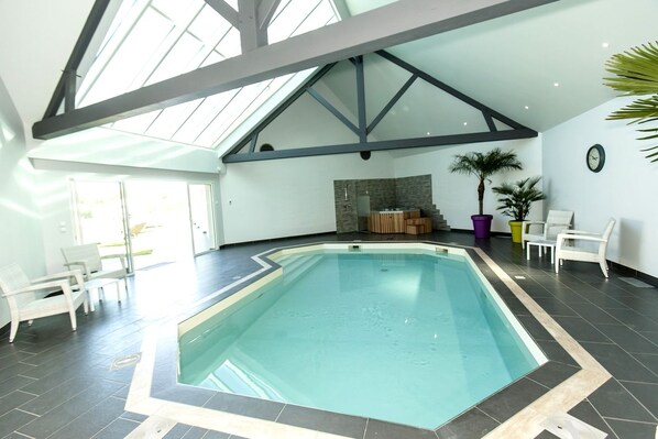Indoor pool - Auberge Bienvenue (Doué-en-Anjou)