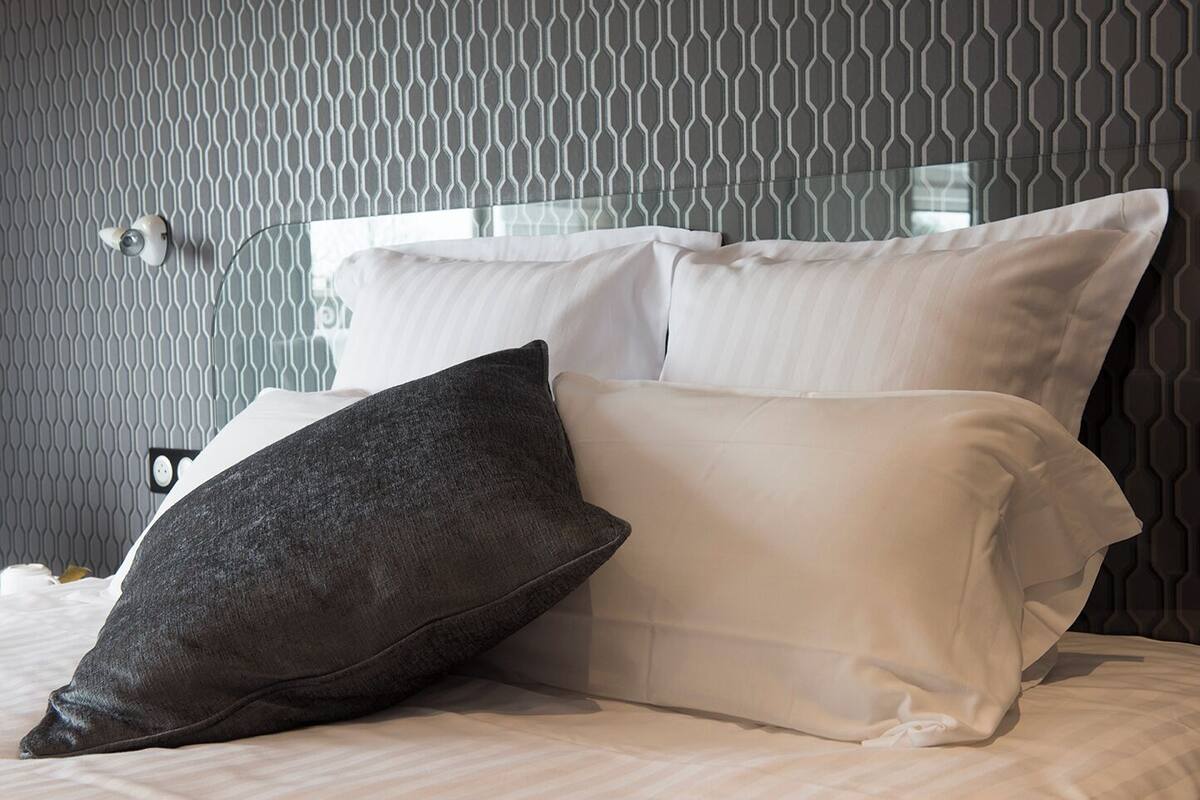 Economy Double Room | In-room safe, desk, soundproofing, iron/ironing board