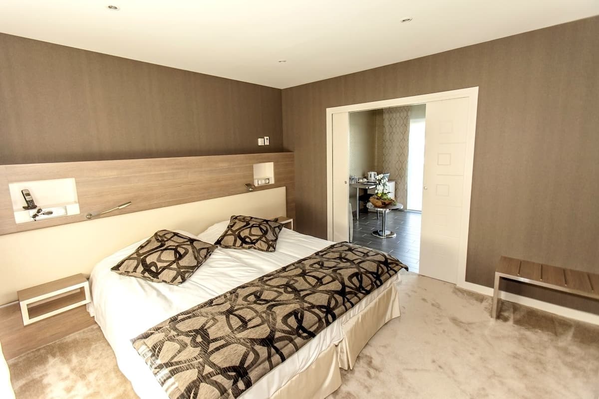 Standard Room | In-room safe, desk, soundproofing, iron/ironing board