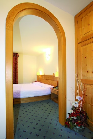 Minibar, in-room safe, desk, free WiFi