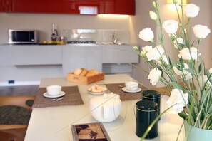 Appartamento con 2 Camere da Letto (3 Persone) | Privát konyha | Etetőszék