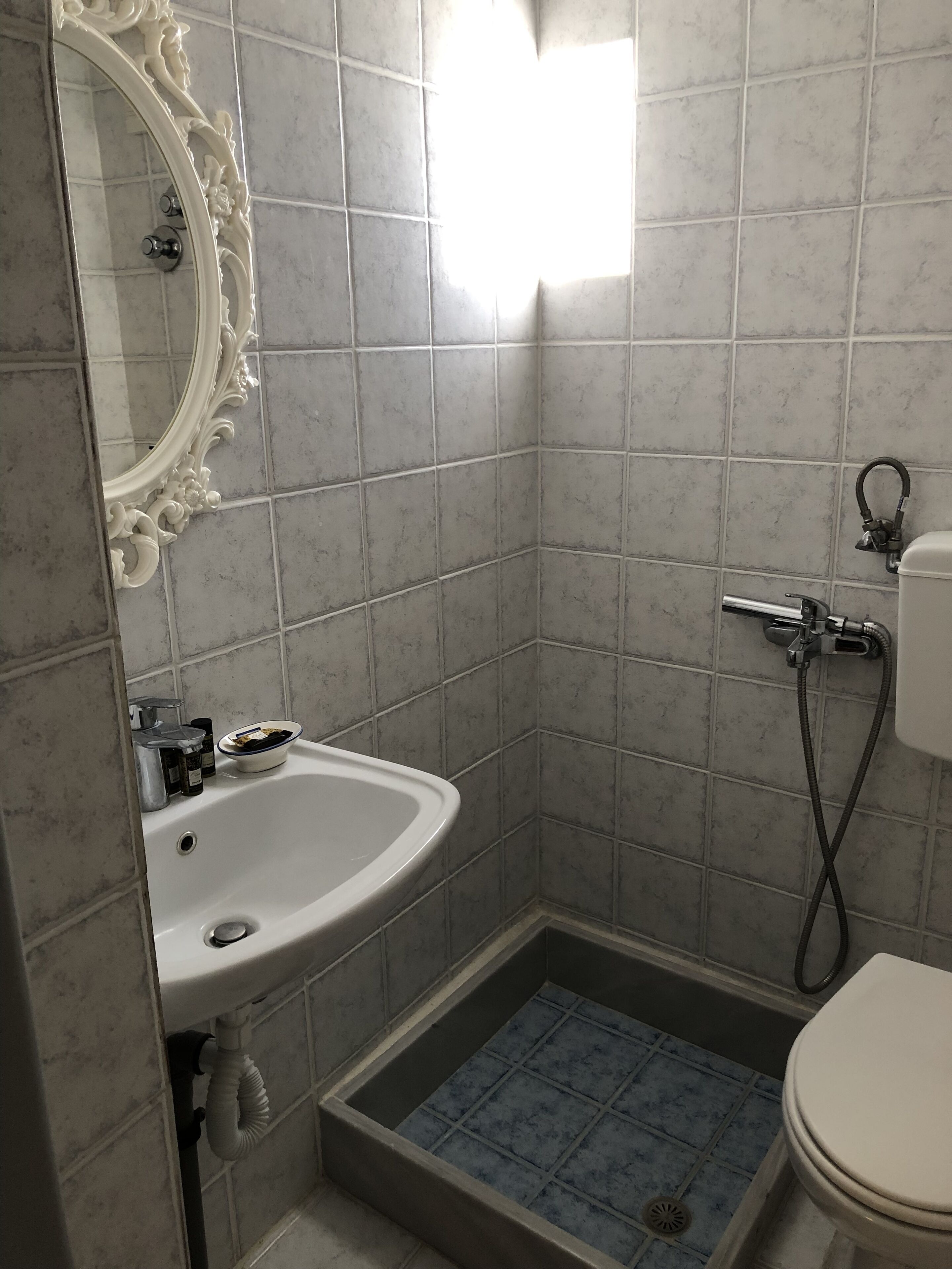 family apartment | bathroom | shower, free toiletries, hair dryer, towels
