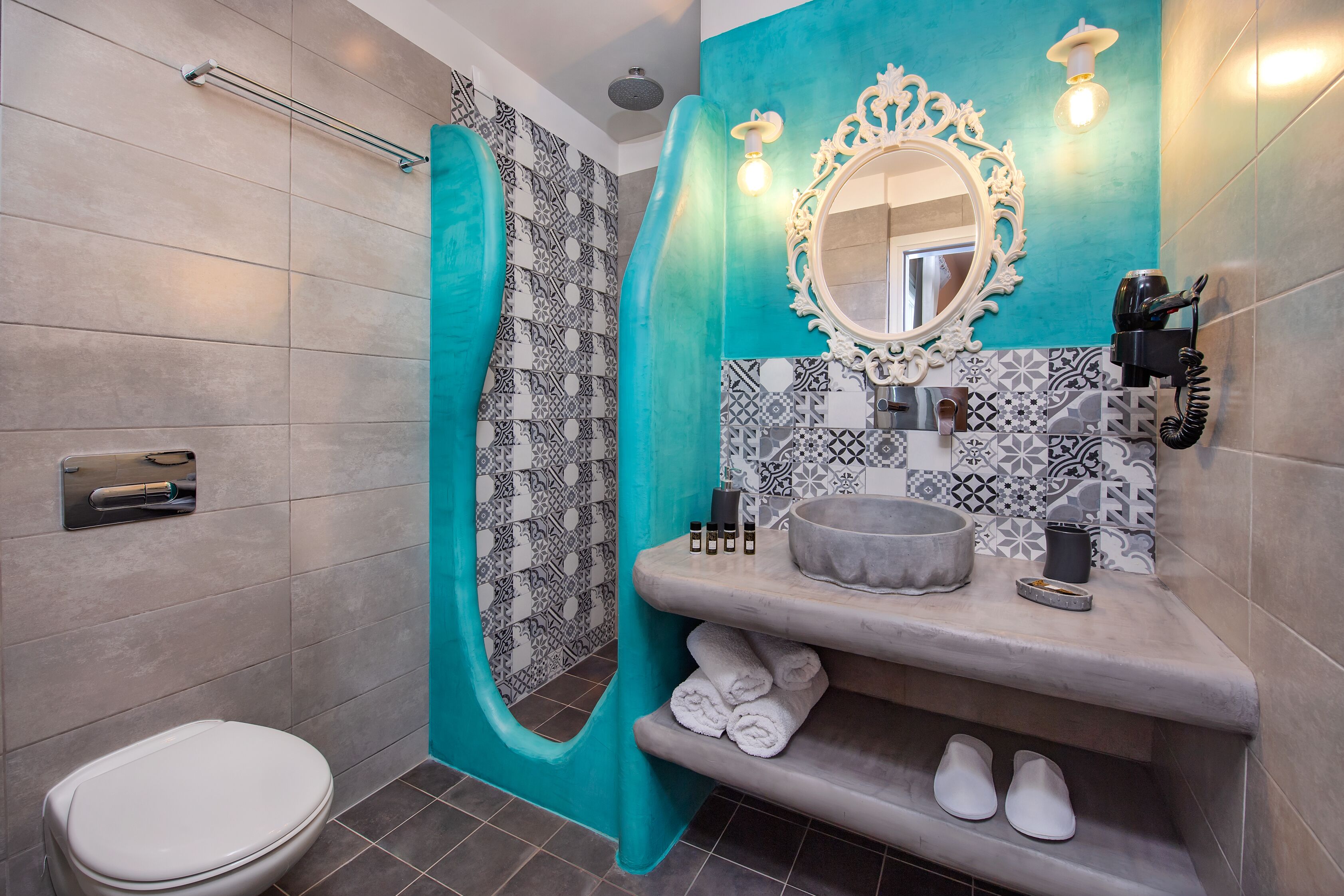 superior double room, sea view | bathroom | shower, free toiletries, hair dryer, towels