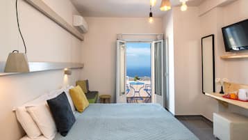 Superior Double Room, Sea View | Minibar, in-room safe, desk, soundproofing