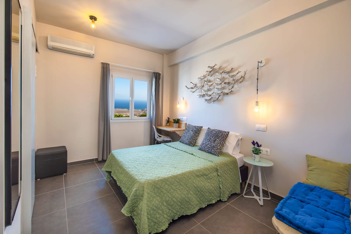 Doppia Superior, vista mare | Minibar, una cassaforte in camera, una scrivania, insonorizzazione