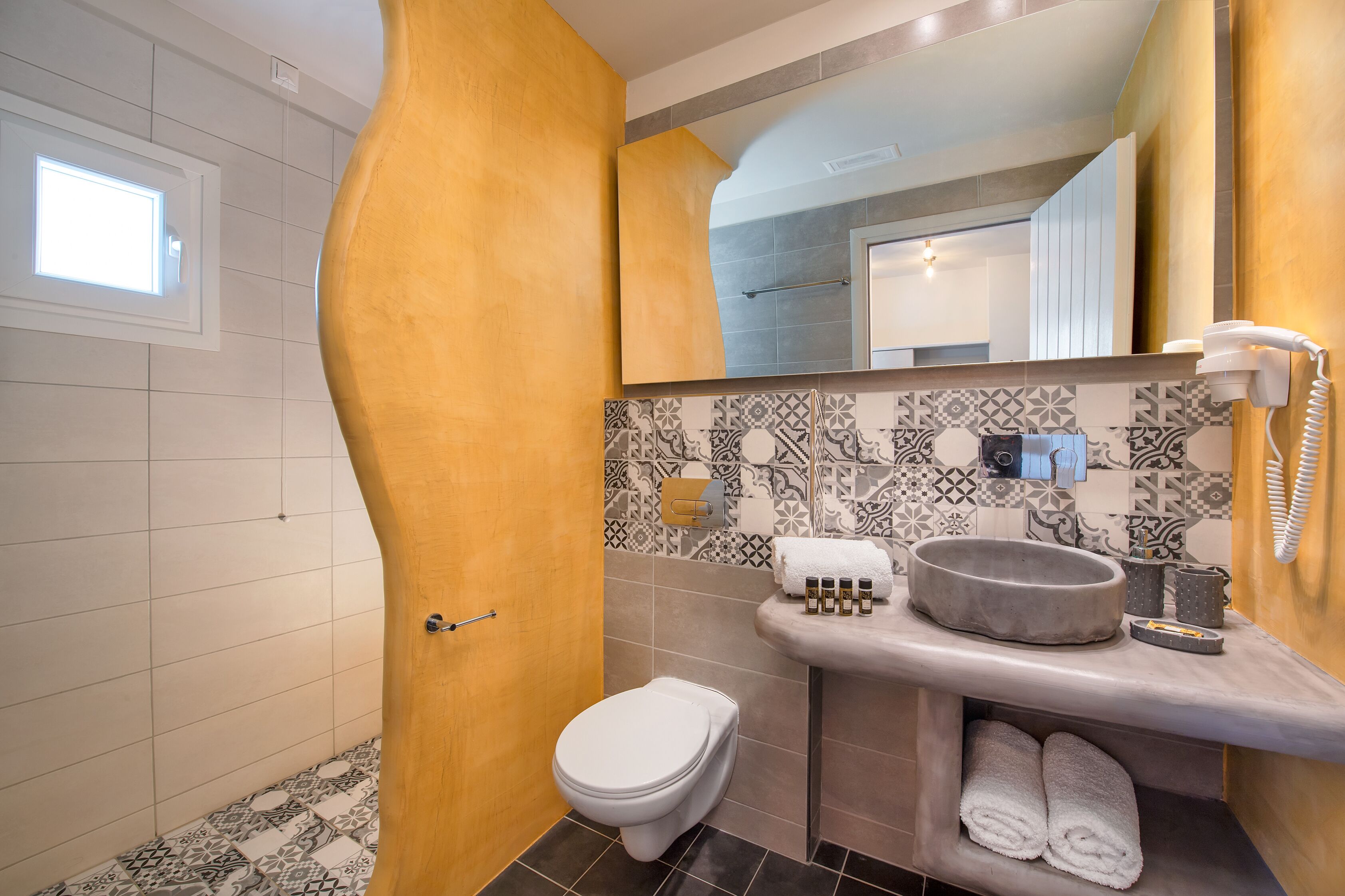 superior double room, sea view | bathroom | shower, free toiletries, hair dryer, towels