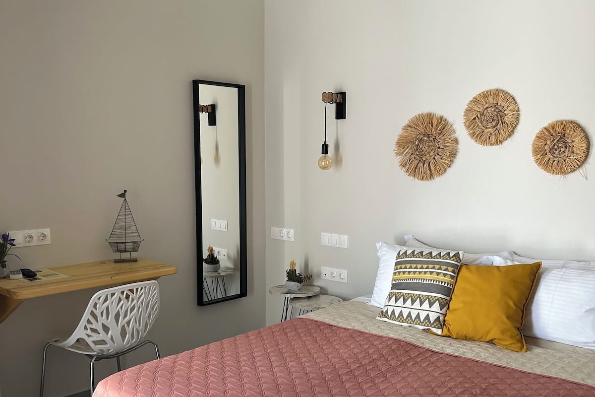 Camera Standard, balcone | Minibar, una cassaforte in camera, una scrivania, insonorizzazione