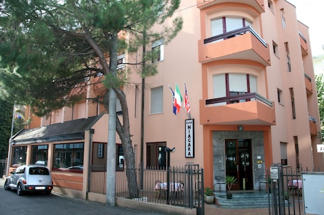 Fachada de la propiedad
