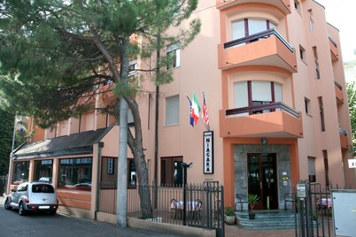 里米尼尼亞加拉飯店
