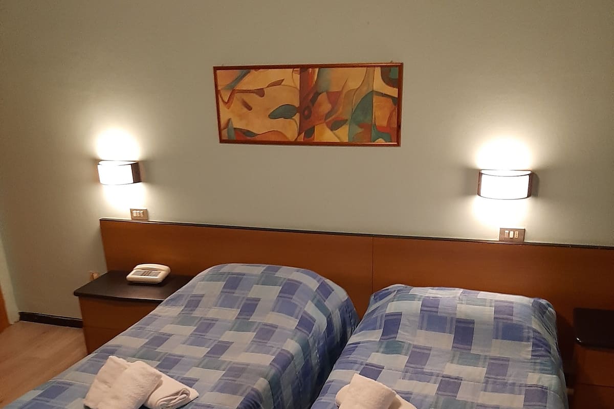 Basic Twin Room, 2 Single Beds