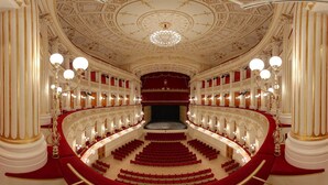 A grand theater with ornate gold and white decorations, a central stage, and rows of red seating. - Hotel Niagara Rimini (Rimini)