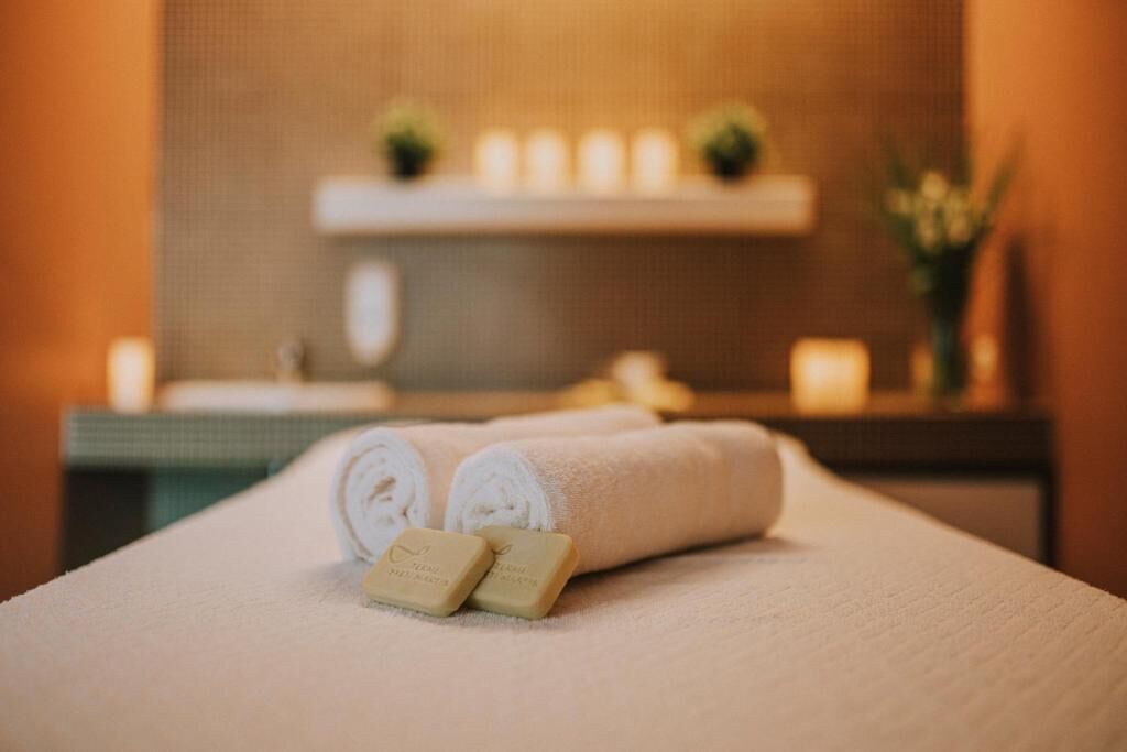 couples treatment room(s), body treatments, hydrotherapy, aromatherapy