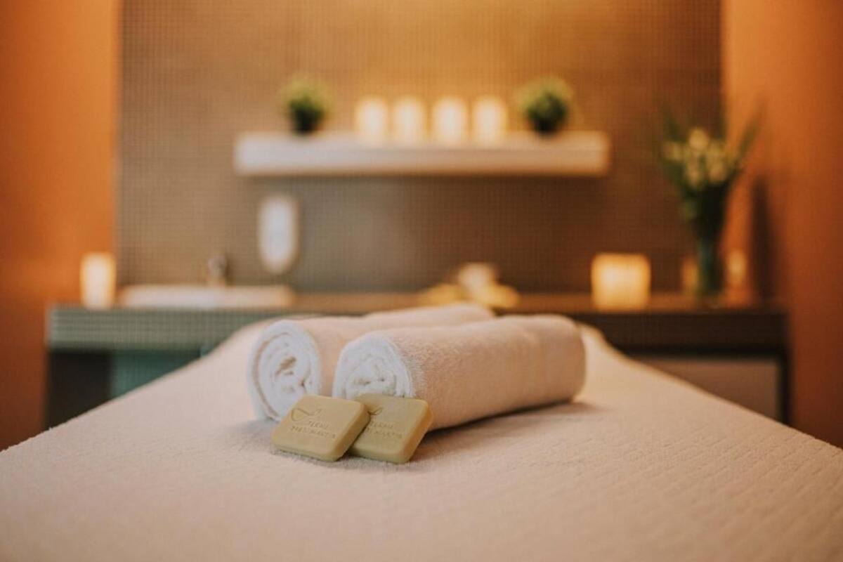 couples treatment room(s), body treatments, hydrotherapy, aromatherapy