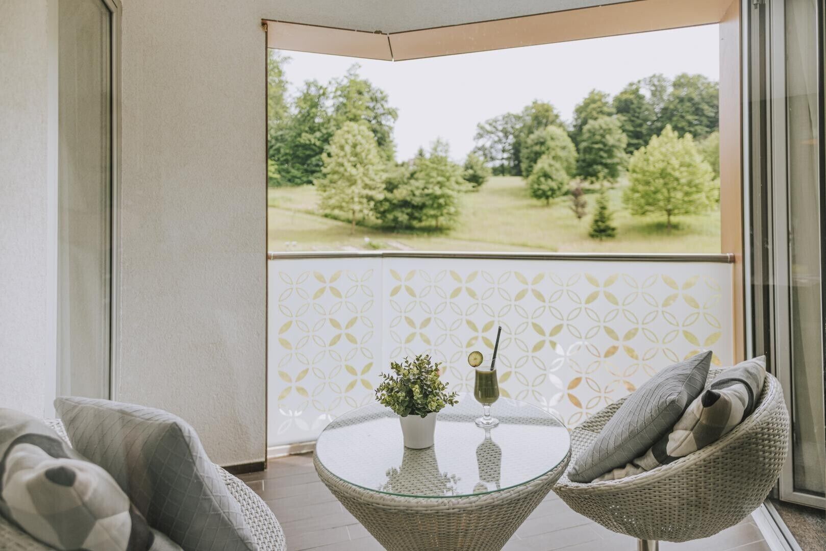 Deluxe Suite with Balcony | Minibar, desk, soundproofing, free WiFi