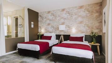 Habitación Premium con 1 cama matrimonial o 2 individuales | Minibar, escritorio, insonorización y wifi gratis