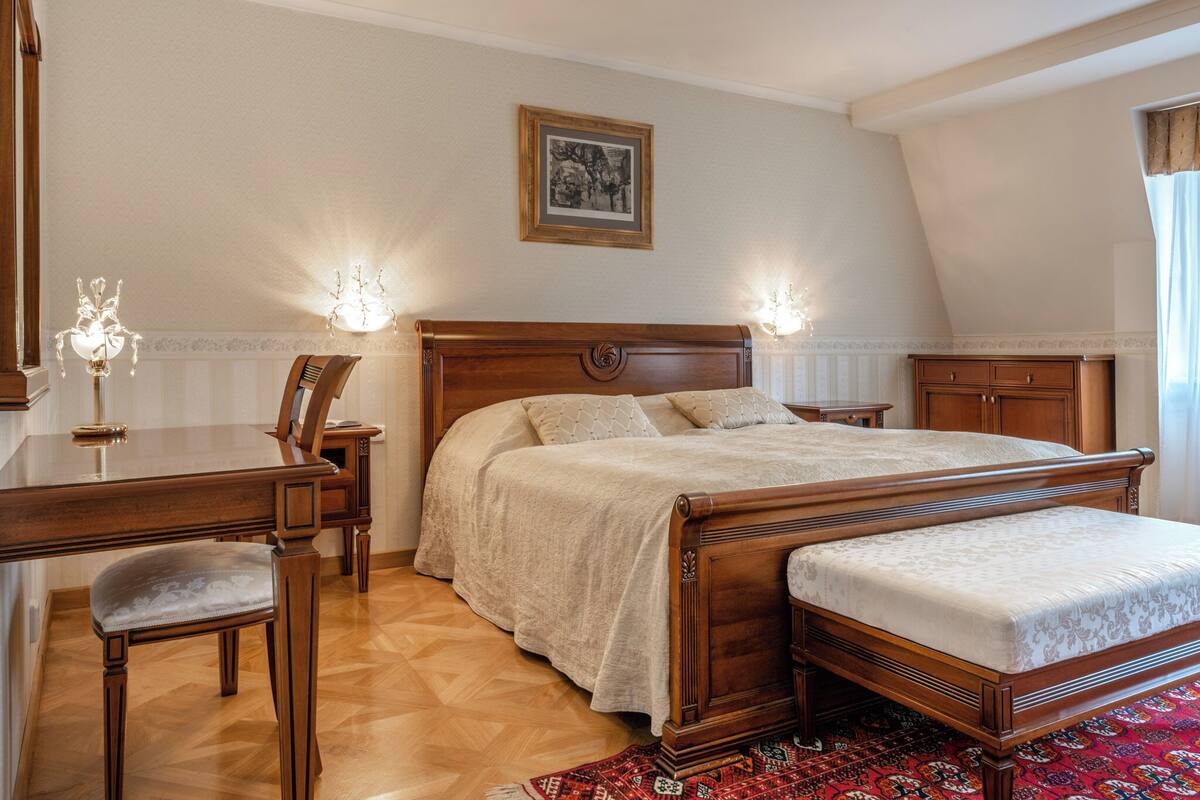 Suite, 2 Bedrooms | Minibar, in-room safe, desk, laptop workspace