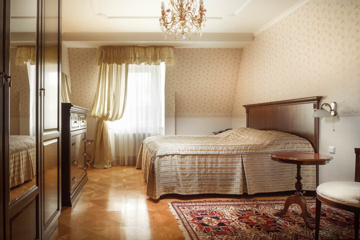 Superior suite | 1 slaapkamer, een minibar, een kluis op de kamer, een bureau